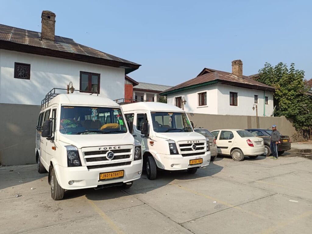 taxi in kashmir